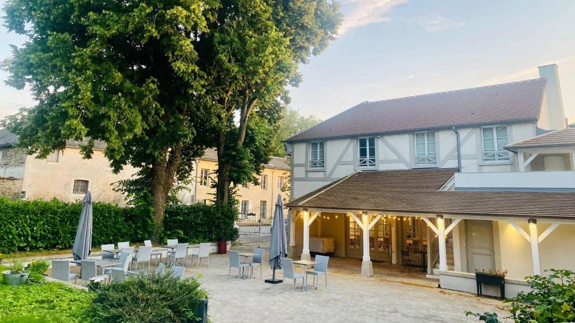 Hotel Du Cheval Blanc - Paris Marne La Vallee Disneyland Paris Exterior photo